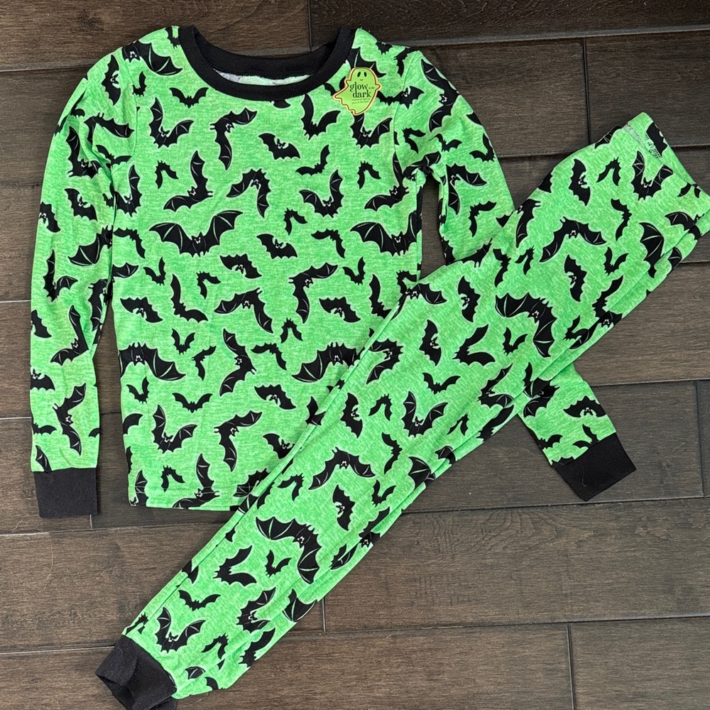 💜3/$15 Trick or Treat Glow in the Dark Bat Print Kids Pajamas NEW